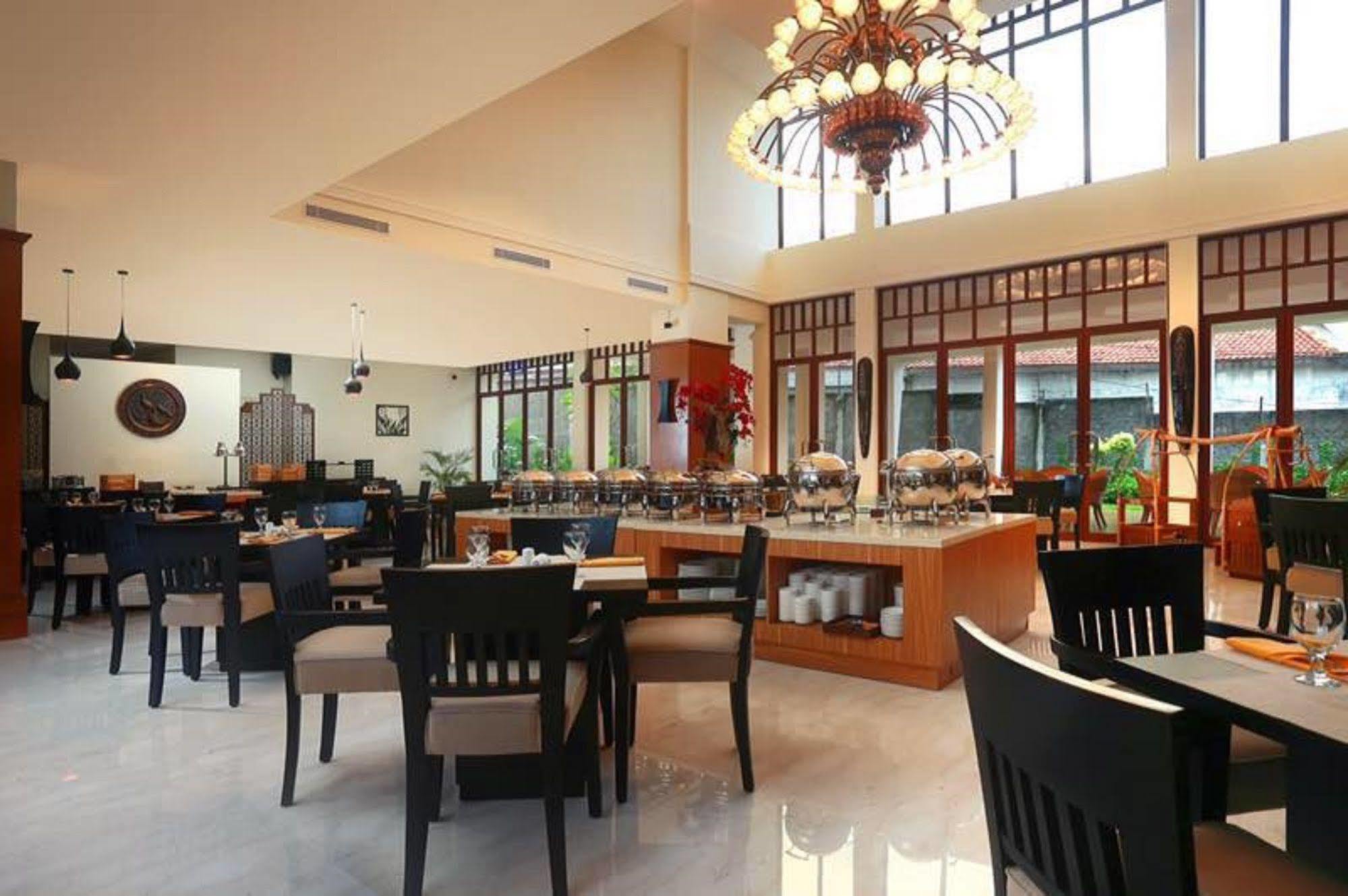 Wimarion Hotel Semarang Exterior foto